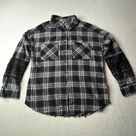 Democracy Women's Rare Medium Plaid Button Down Shirt Crochet Lace Embroidery - Picture 1 of 14